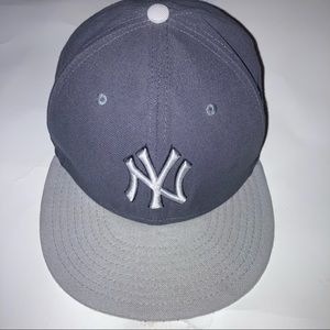 New York Yankees MLB New Era 59Fifty Silver & Gray Fitted Hat (7 1/2)